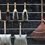 Zamiataj jesień z uśmiechem: wybierz wachlarzowe grabie, które rozprawią się z liśćmi w kilka chwil
