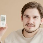 Spacer po jedzeniu a glikemia poposiłkowa: 15 minut, które wygładzają krzywą cukru