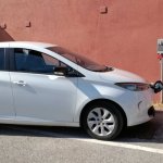 Auto jako elektrownia dla domu: V2H w praktyce — niższe rachunki i bezpieczeństwo podczas awarii
