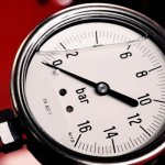 Nie pompuj problemów: jak wybrać miernik ciśnienia do opon, który naprawdę działa