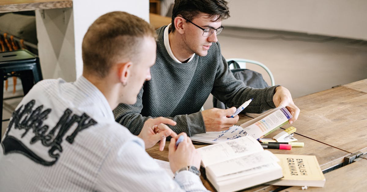 Moc rówieśniczej nauki: 10 korzyści, które daje tutoring wśród uczniów